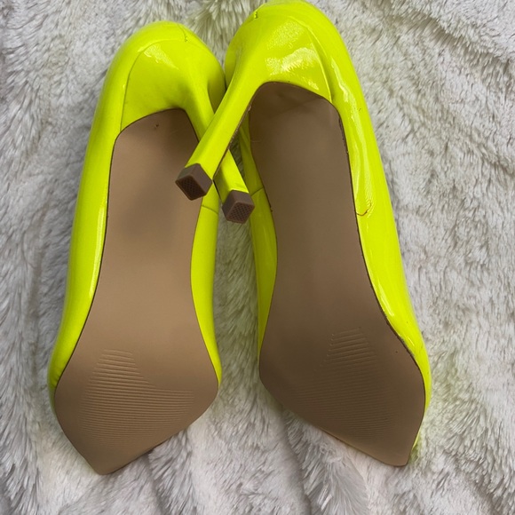 Neon Yellow Shoemint Pumps - Picture 16 of 16